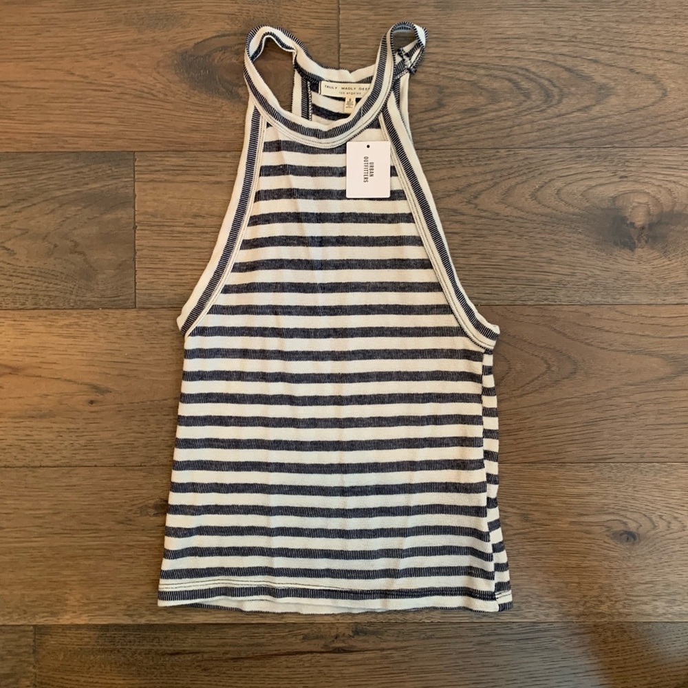 URBAN OUTFITTERS TANK SIZE SMALL